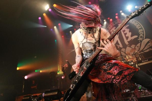 MIYAVI_Paris_-_Trianon_20110327