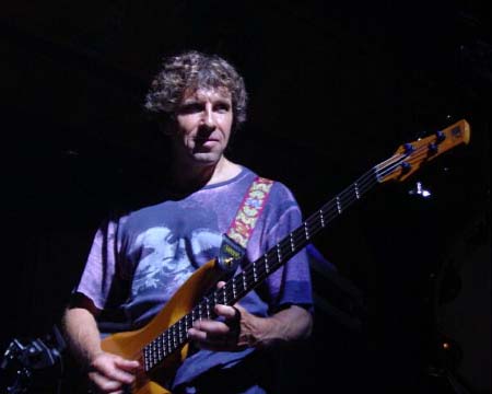 Marillion_Montpellier_-_Rockstore_20040615